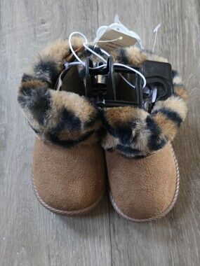 Cozy Faux Suede Bootie Slippers with Leopard Cuff - Brown